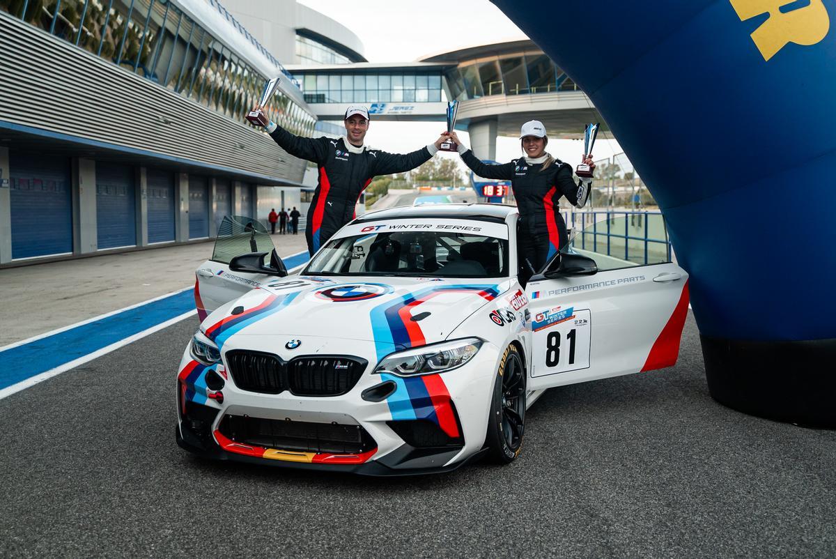 Nerea Martí, junto a José Manuel de los Milagros, tras acabar segundos la BMW M2 CS Racing Winter Cup