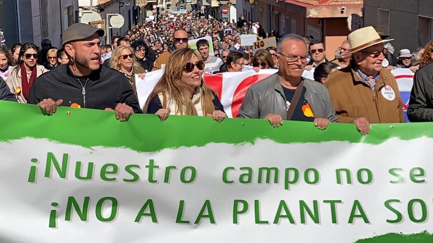 San Miguel de Salinas lleva el 7 de mayo a Alicante su rechazo a la planta solar de la desaladora de Torrevieja