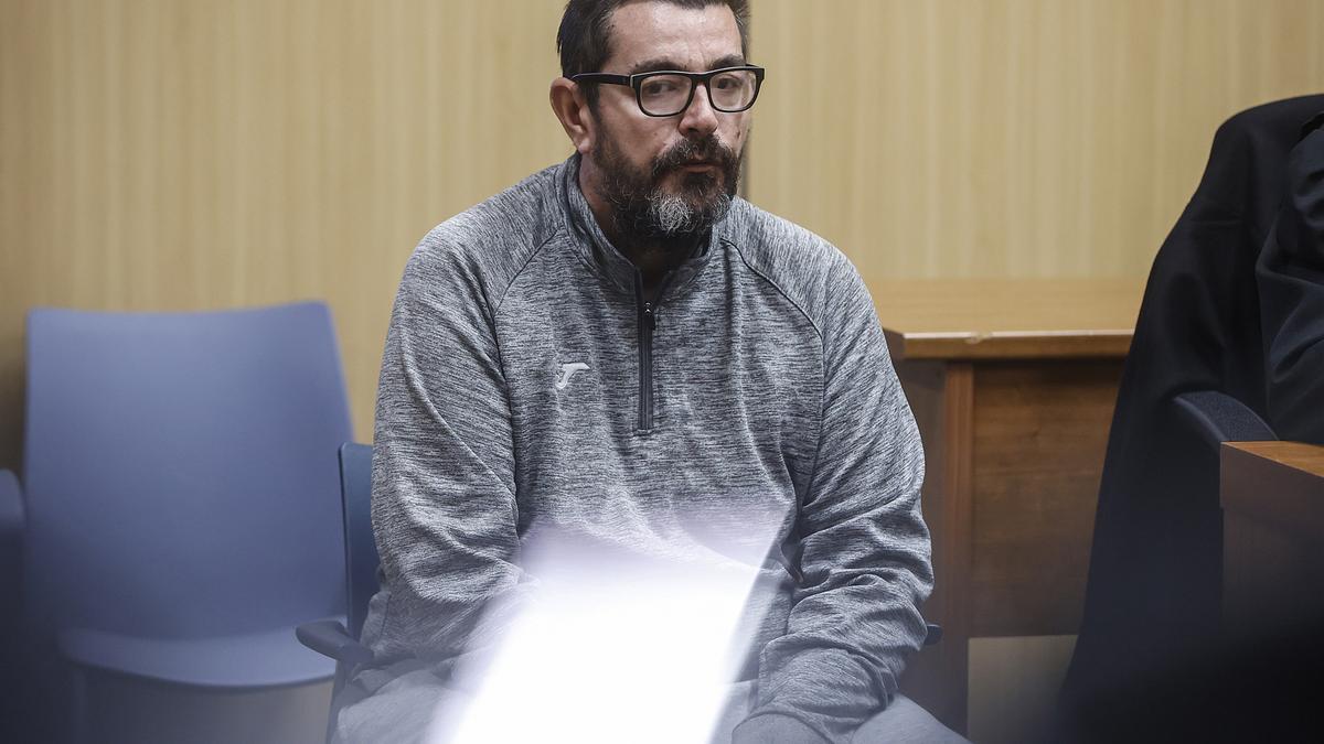 El acusado de matar a su hijo en Sueca durante el juicio