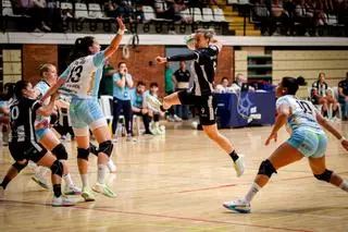 El Costa del Sol cede el primer asalto hacia la final de la EHF (24-26)