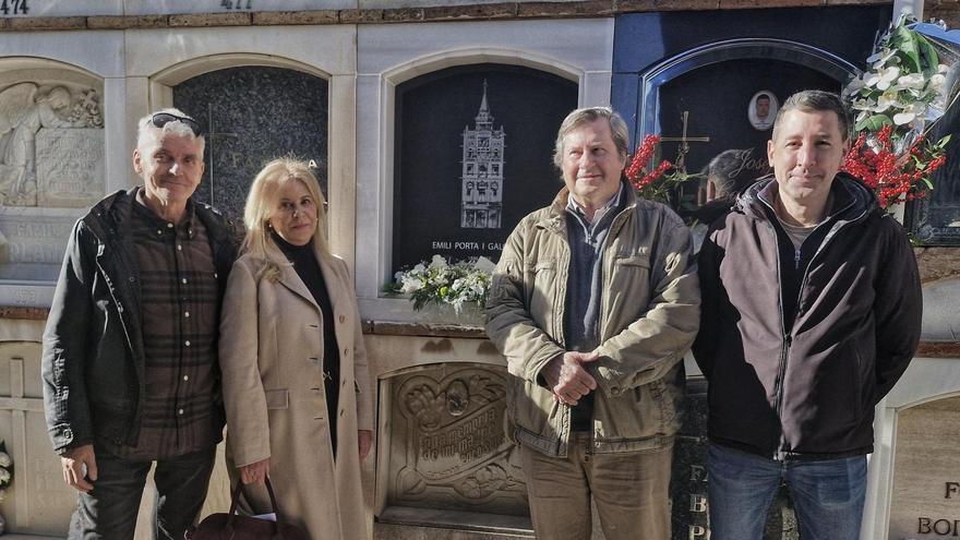 S'ha col·locat una làpida per homenatjar Emili Porta al cementiri de Berga