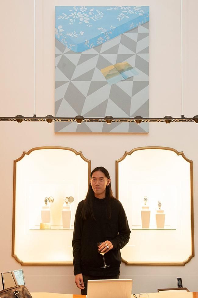 An Wei junto a su obra "Restless"