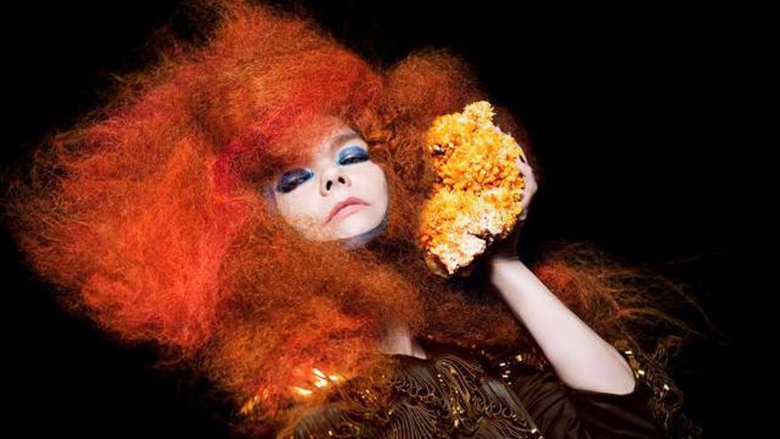 Björk suspende su gira europea por agotamiento emocional