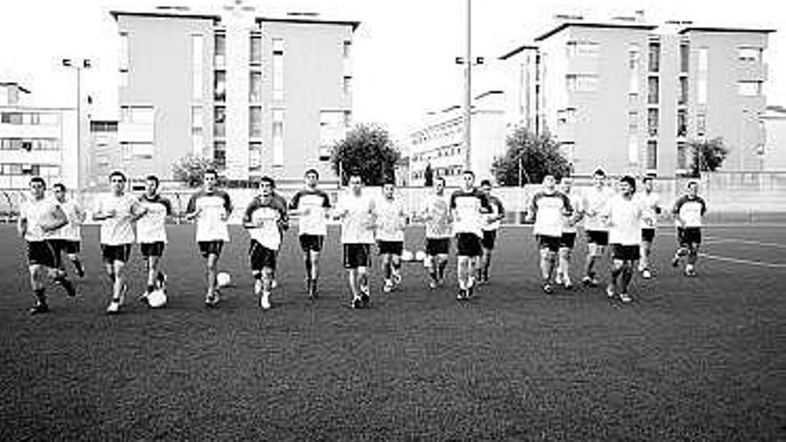 Un momento del primer entrenamiento del Lada.