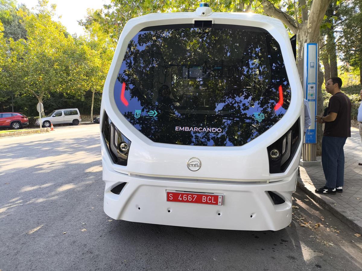 Parte trasera del autobús autónomo