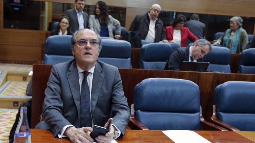 El líder del PSOE en Madrid admite una &quot;irregularidad&quot; en su currículo &quot;unos años&quot;: no es licenciado en Matemáticas