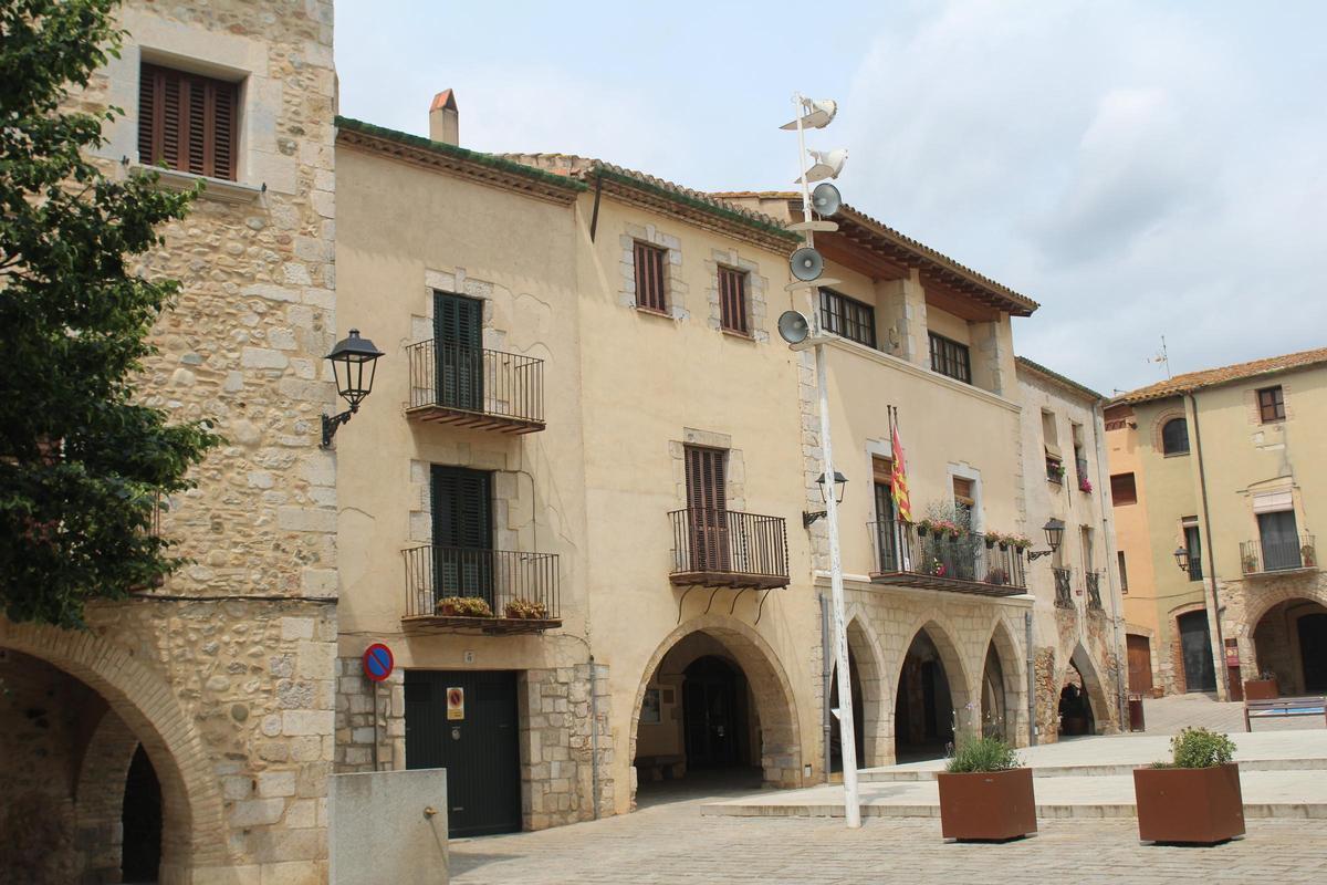 La plaça Gran de Peralada.