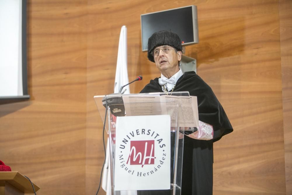 Honoris causa de la UMH a Tino Villanueva