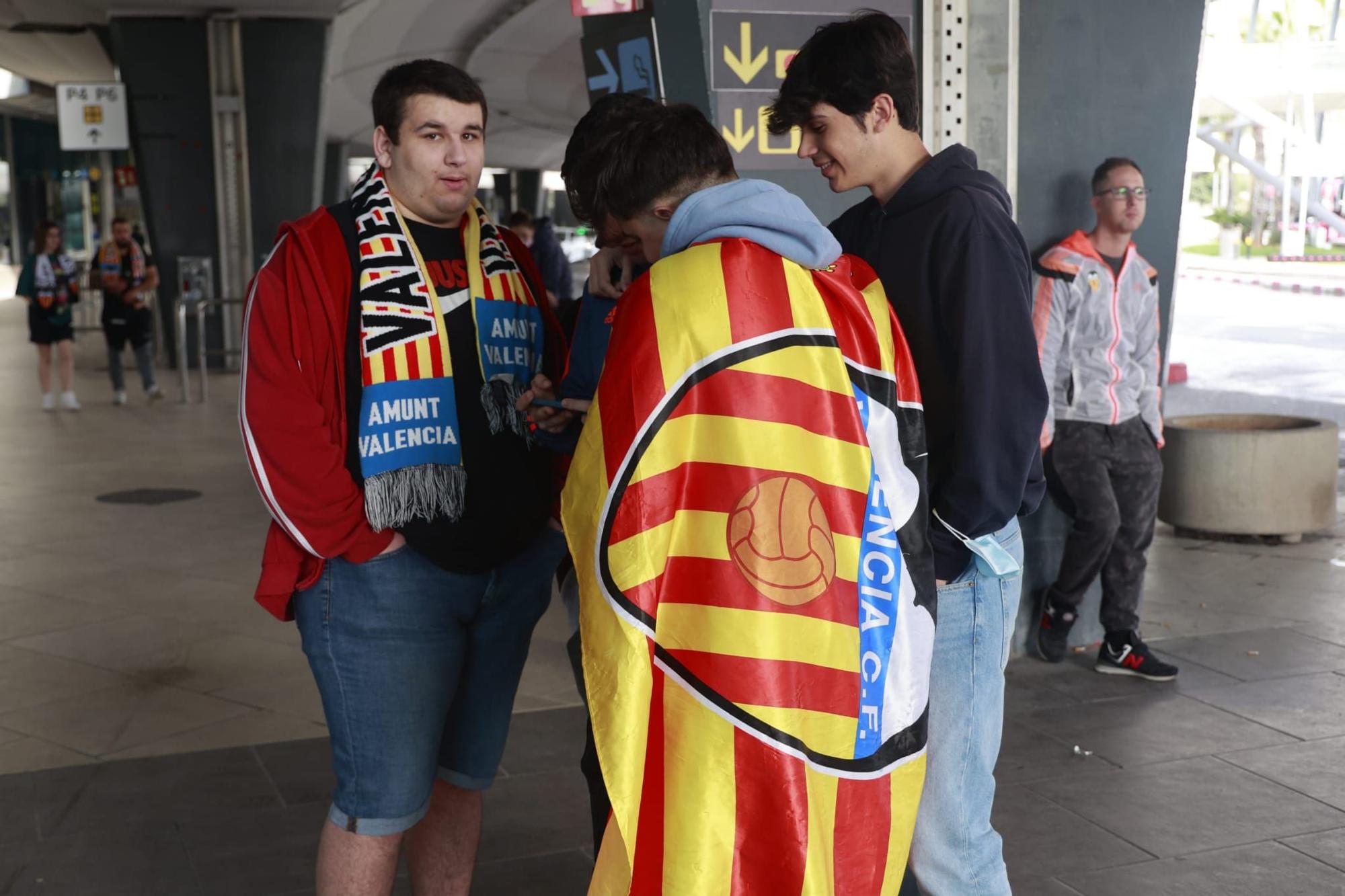 Comienza la peregrinación de los valencianistas a La Cartuja