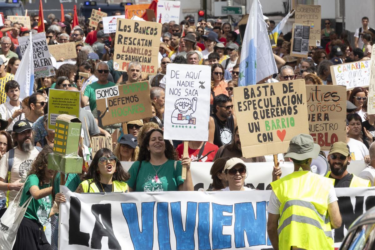 Manifestación en el barrio de Schamann, en Las Palmas de Gran Canaria, por una vivienda digna Manifestación en el barrio de Schamann, en Las Palmas de Gran Canaria, por una vivienda digna