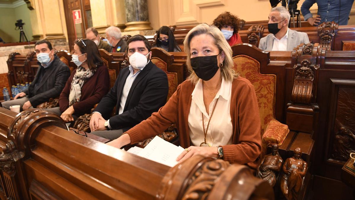 Rosa Gallego y Roberto Rodríguez, del grupo municipal del PP, durante un pleno.