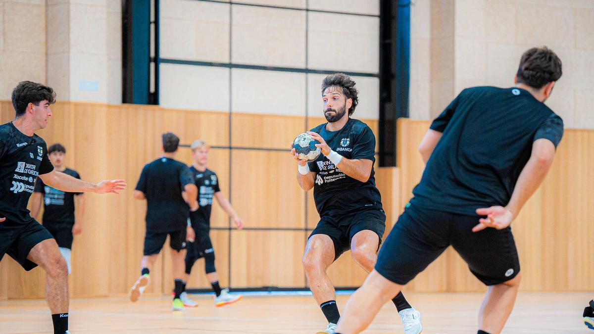 Pablo Castro en una acción del entrenamiento de esta tarde en Beluso.