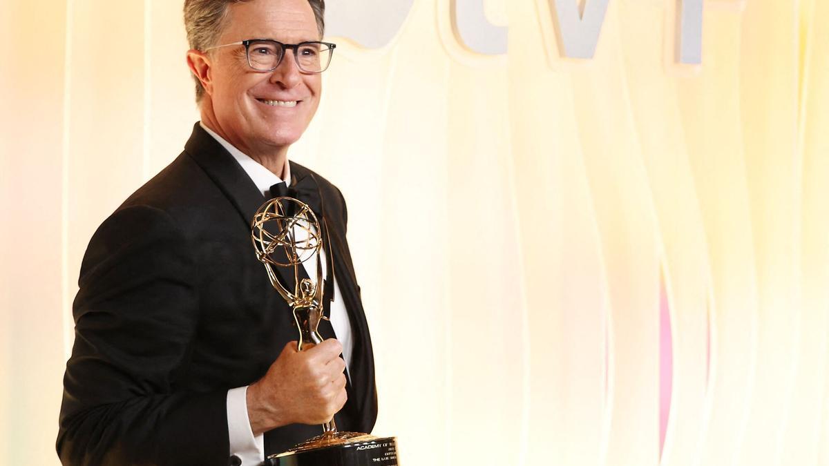 El presentador y cómico Stephen Colbert durante la gala de los Emmy