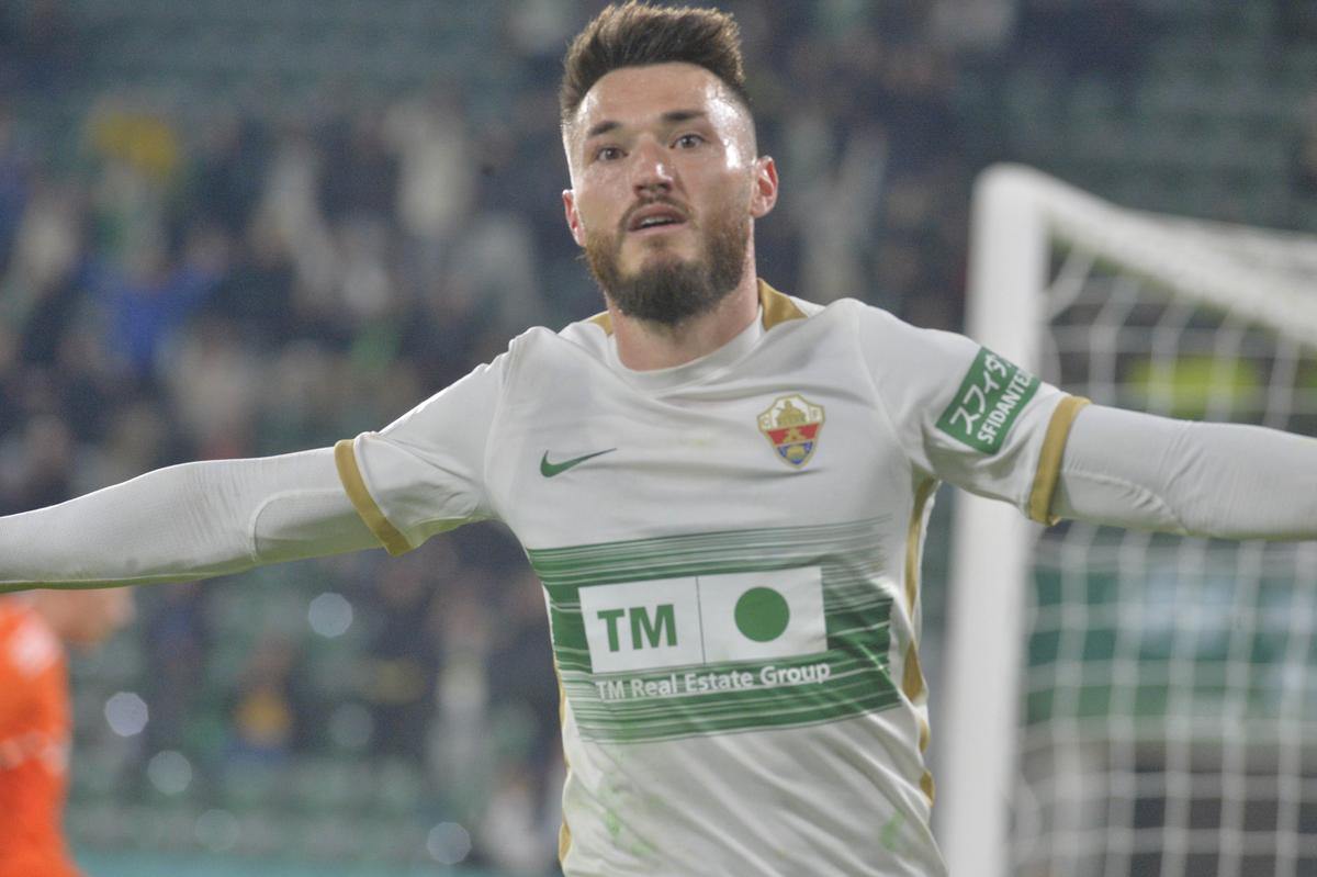 Josan celebra su gol en el partido entre Elche CF y Leeds United