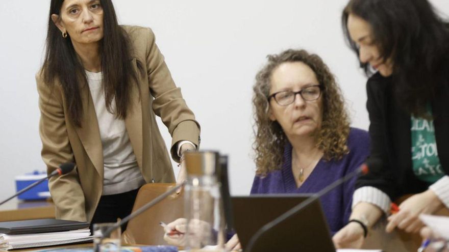 Yasmina Triguero, Noemi Martín y María del Mar González, durante un pleno. | MIKI LÓPEZ