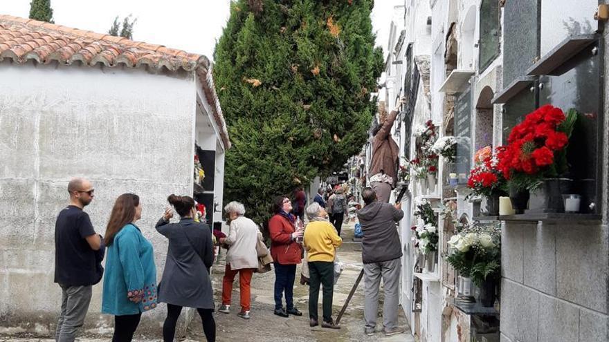 El consistorio amplía el horario del cementerio