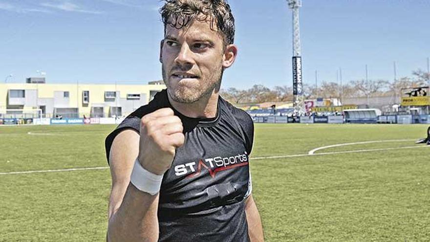 Kike López celebra el triunfo ante el Hércules.