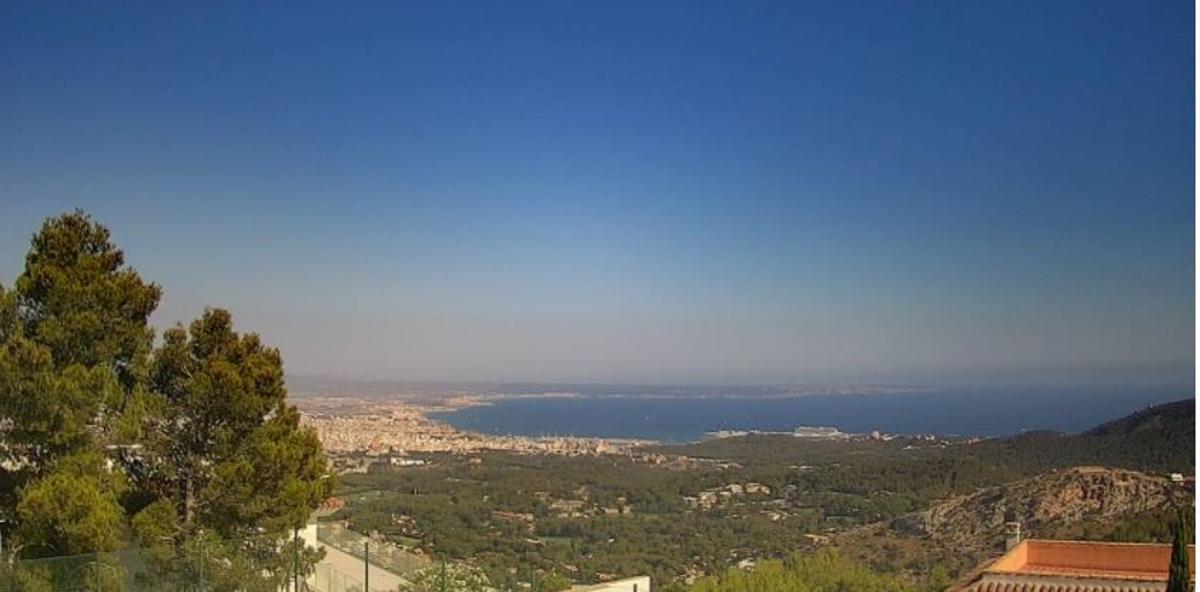 Einfach schön ist es momentan auf Mallorca - hier der Blick von Son Vida auf die Bucht von Palma.
