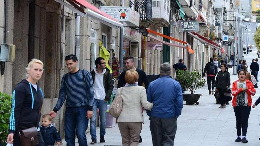 La calle peatonal Eduardo Vincenti es una de las principales calles comerciales de Bueu.