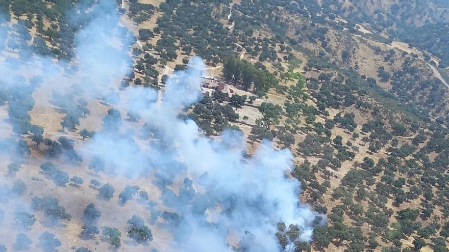 Imagen aérea del incendio declarado en Hornachuelos.