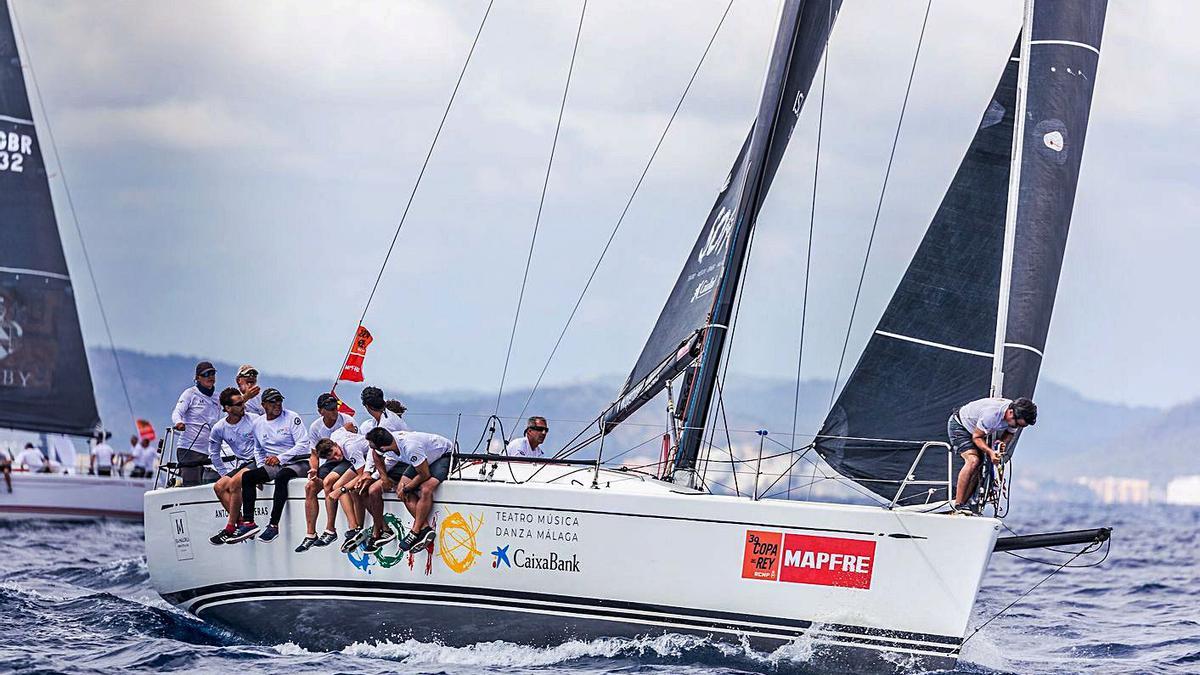 El Teatro Soho Caixabank, líder invicto en BMW ORC 2, ayer durante una de las mangas.  | NICO MARTÍNEZ/COPA DEL REY MAPFRE