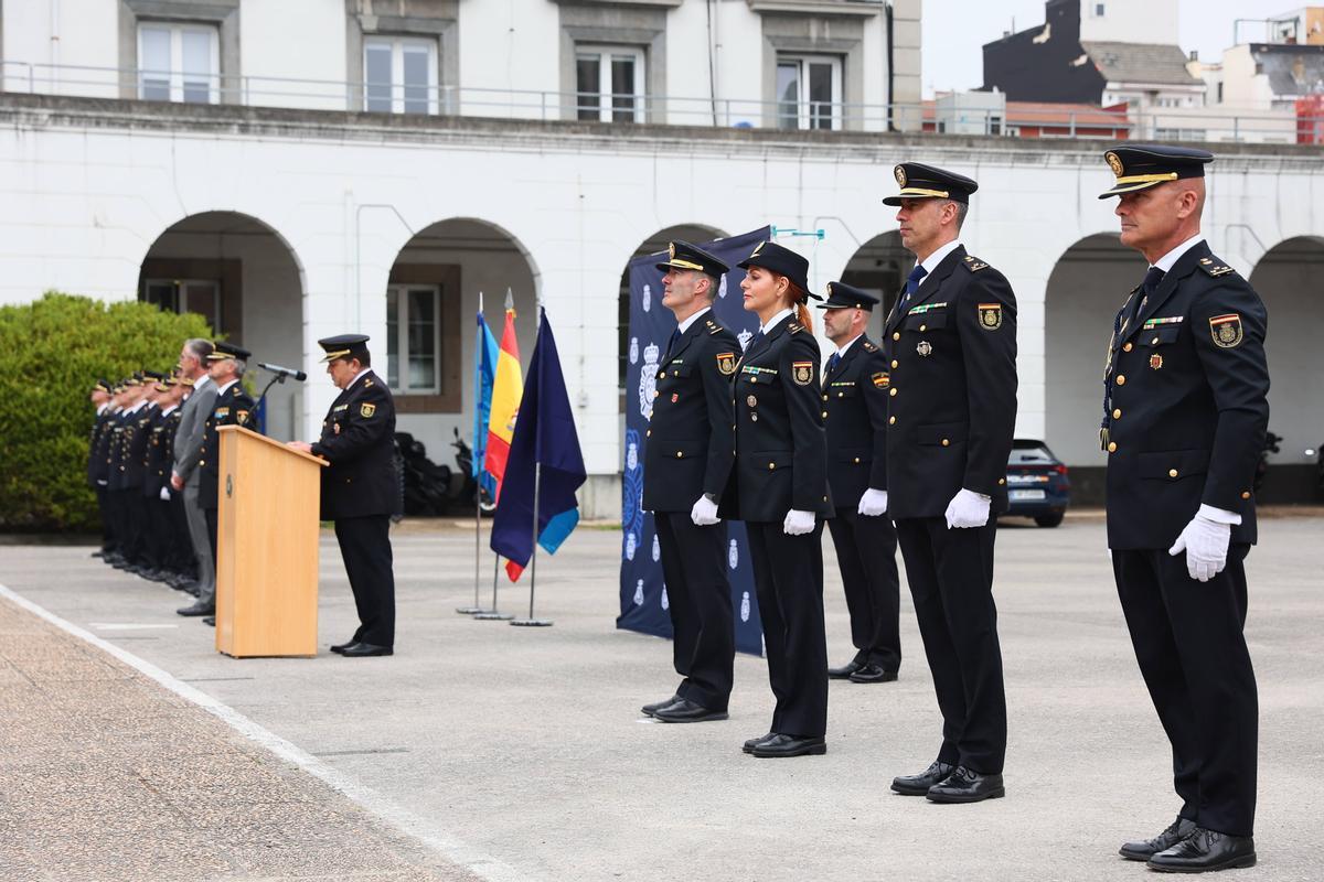 El presidente de la Junta General, Juan Cofiño, asiste al acto de la policía nacional en homenaje a las víctimas de terrorismo. Dependencias policiales en Buenavista