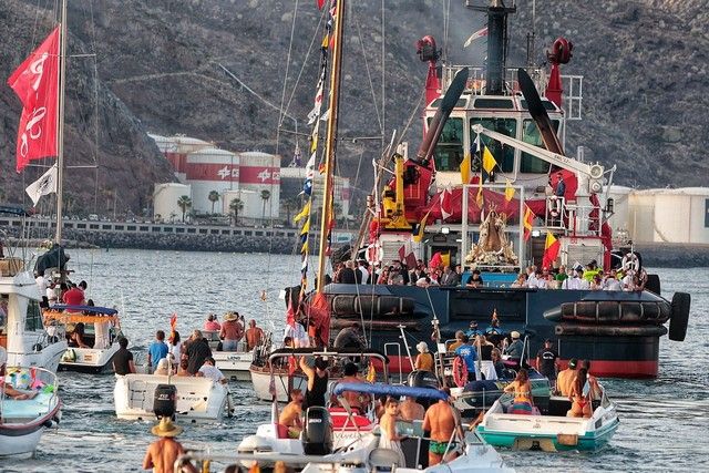 Embarcación de la Virgen del Carmen en el Puerto de Santa Cruz de Tenerife, julio 2022