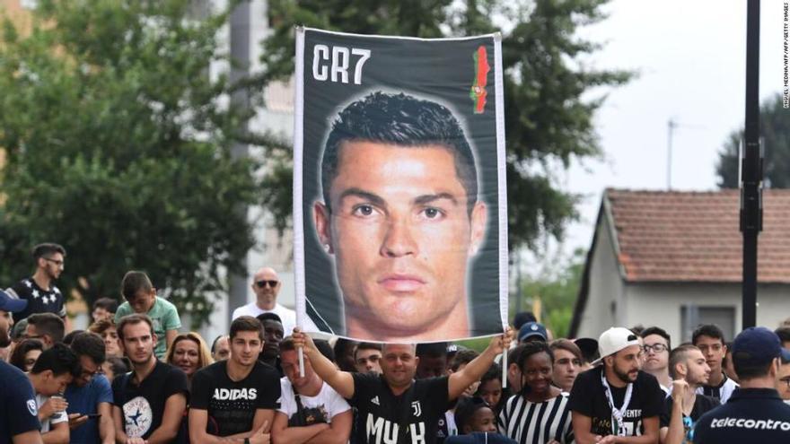 El cartel de Cristiano Ronaldo que une Galicia y Portugal.