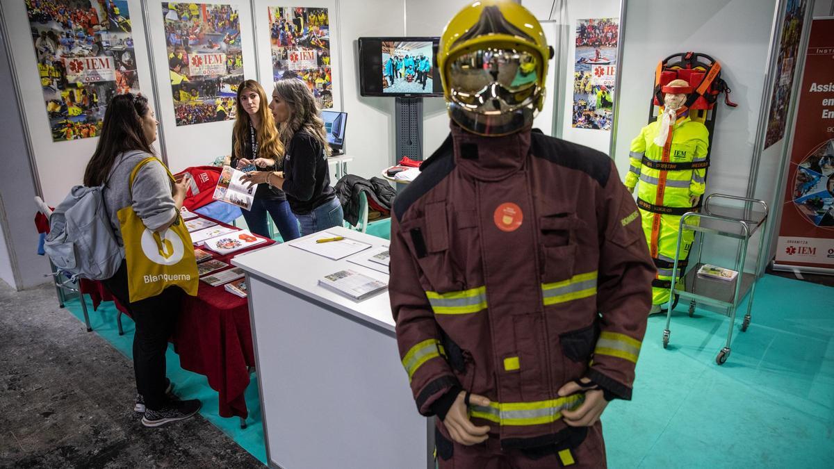 Puesto de orientación de estudios de FP en el saló del Ensenyament.