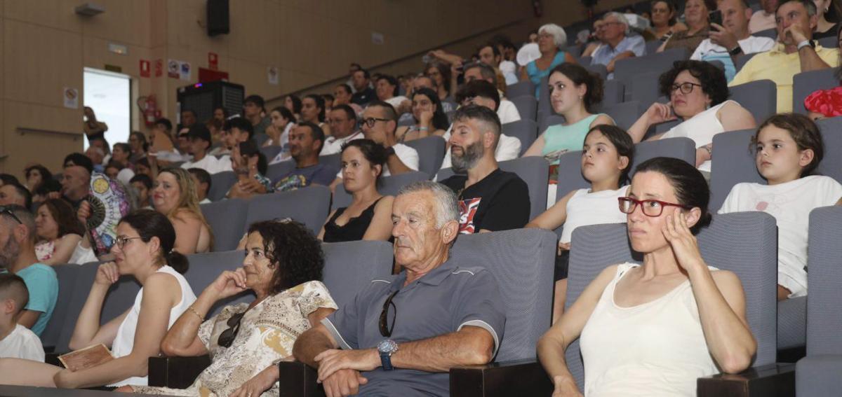 La gala «Raíces» llena de pole dance y danza el Auditorio de A Senra | NOÉ PARGA