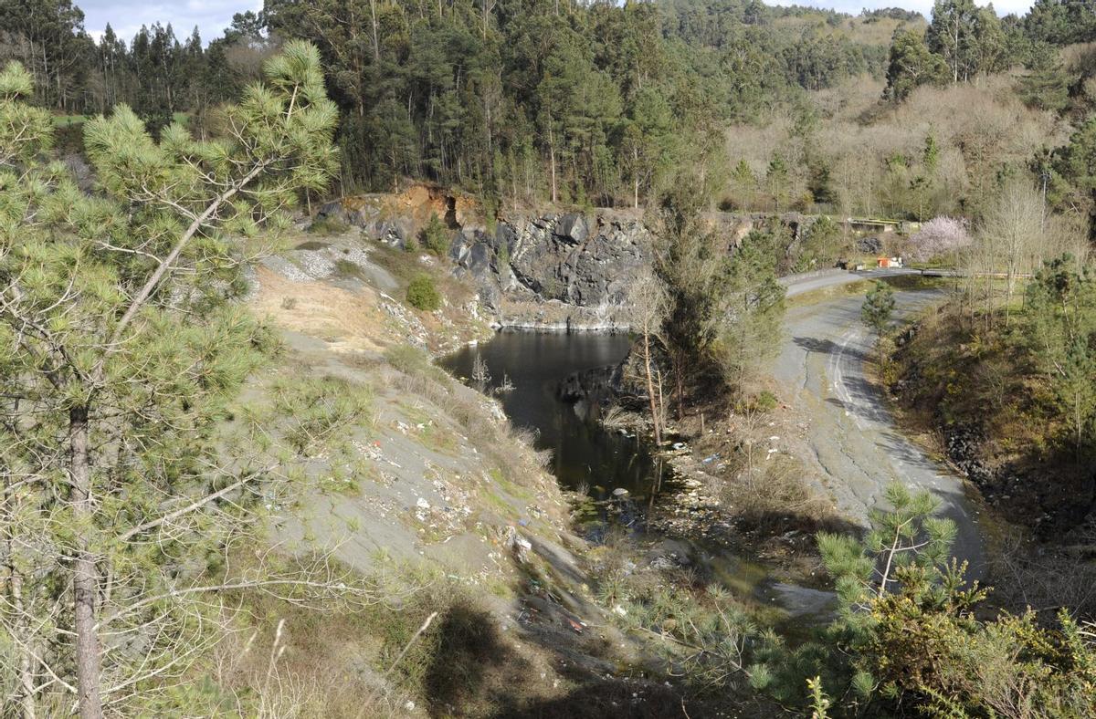 Vista del actual vertedero de residuos inertes en Campomarzo. | BERNABÉ/JAVIER LALÍN