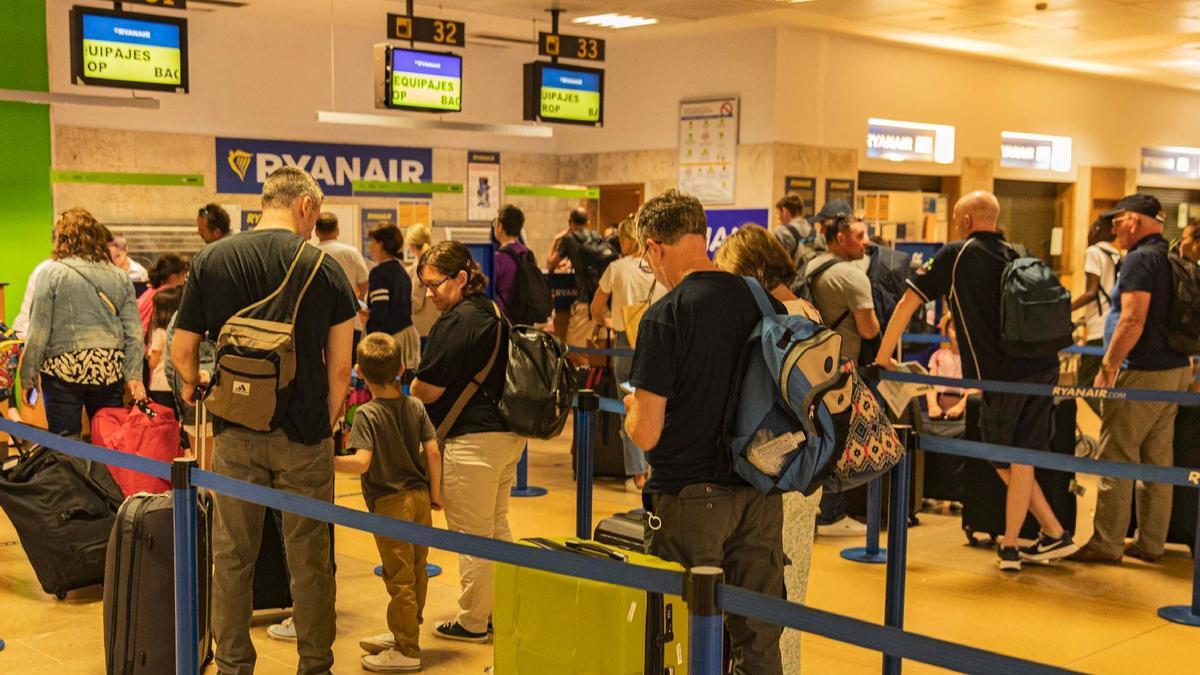 Passatgers a l'aeroport de Girona