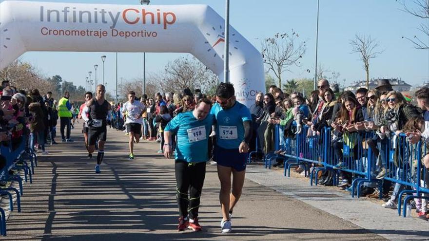 Carlos Caldera y Estefanía Domínguez ganan la general de la San Silvestre