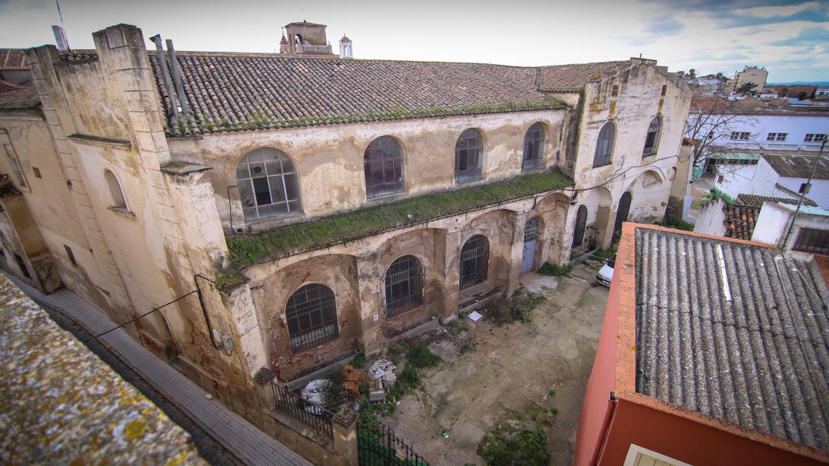Antiguo colegio San Pedro de Alcántara, entre las calles Chapín y José Lanot, en el Casco Antiguo de Badajoz.