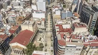 La avenida de la Constitución de Alicante: tres años de peatonalización consolidada con la sombra aún pendiente