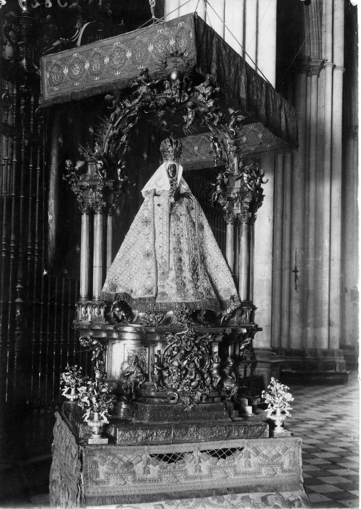 Las fotos antiguas para descubrir la otra cara de la Catedral de Toledo