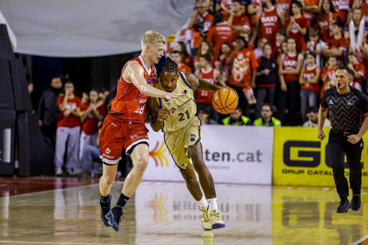 Knudsen intenta frenar a Clyburn.