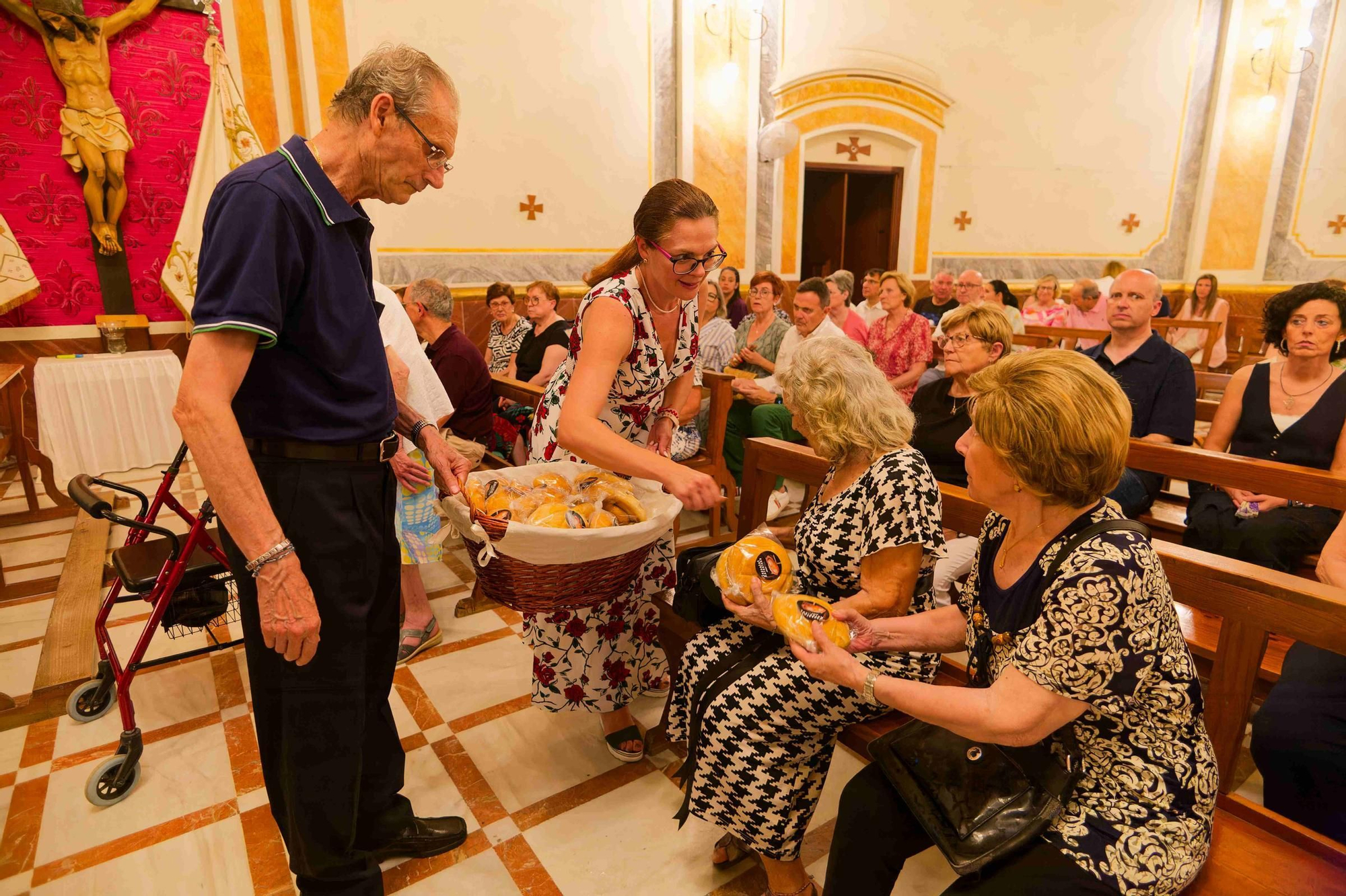 Galería | La Joventut Antoniana de Vila-real reparteix panets beneIts per la seua festa anual