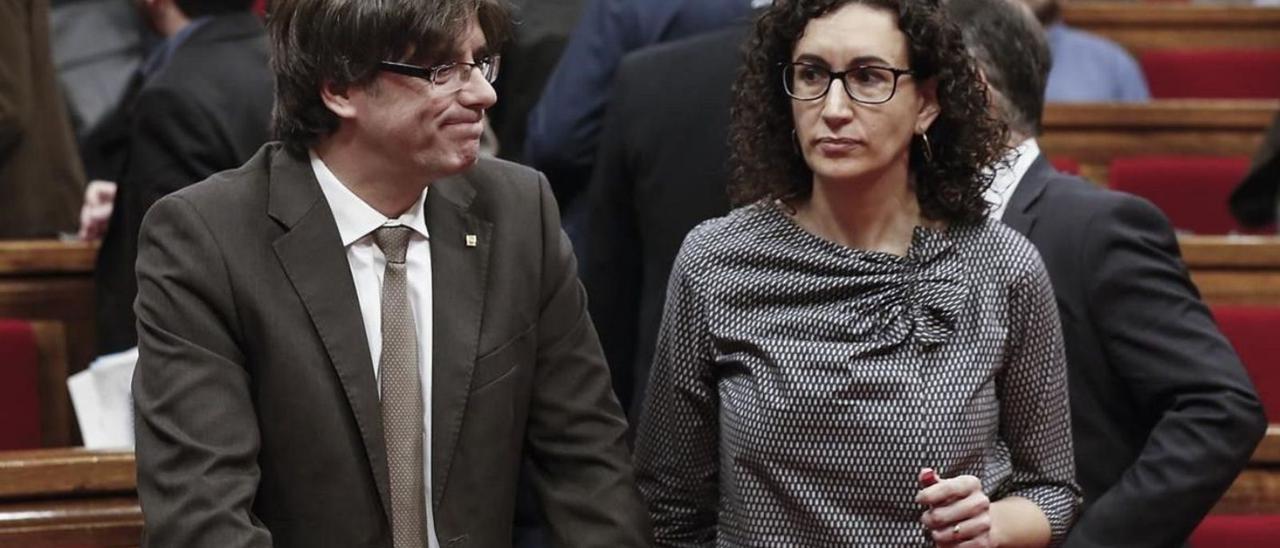 Carles Puigdemont i Marta Rovira, a l’hemicicle del Parlament | JULIO CARBO