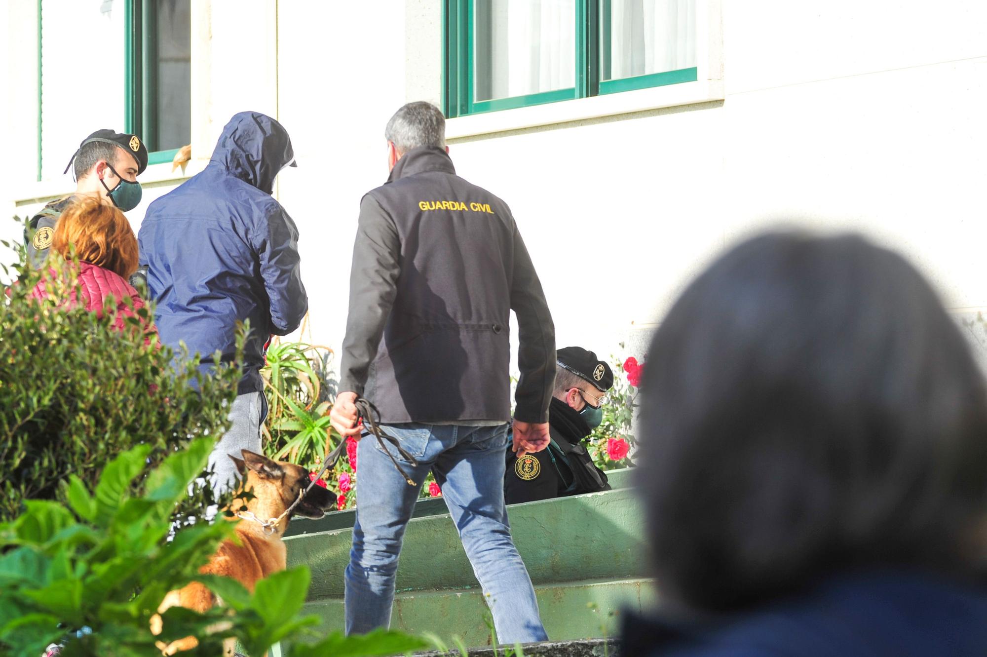 Amplio operativo contra el narcotráfico en las Rías Baixas con un detenido en A Illa y registros en Cambados