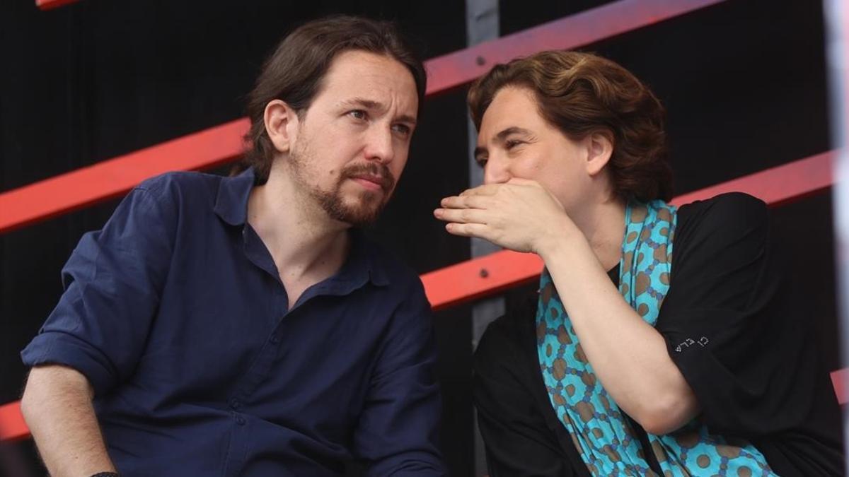 Pablo Iglesias y Ada Colau en un mitin en Barcelona.