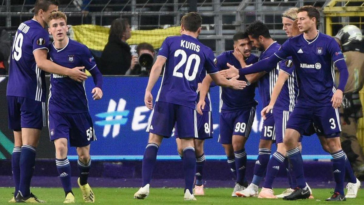 Los jugadores del Anderlecht celebran un gol ante el Fenerbahçe