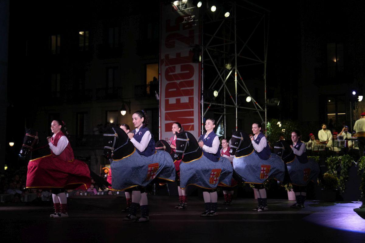 Toc d’inici de la Mercè 2025, gigantes y bestias en la plaza Sant Jaume de Barcelona