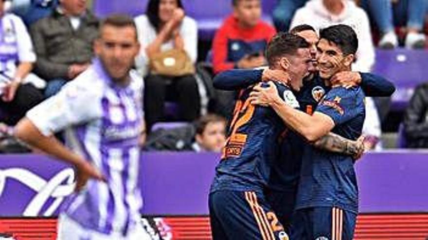 El València celebra un dels dos gols a Valladolid.