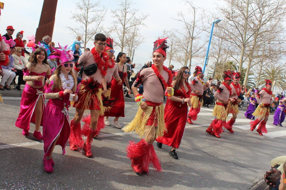 Roses viu un carnaval pletòric de gent i bon temps