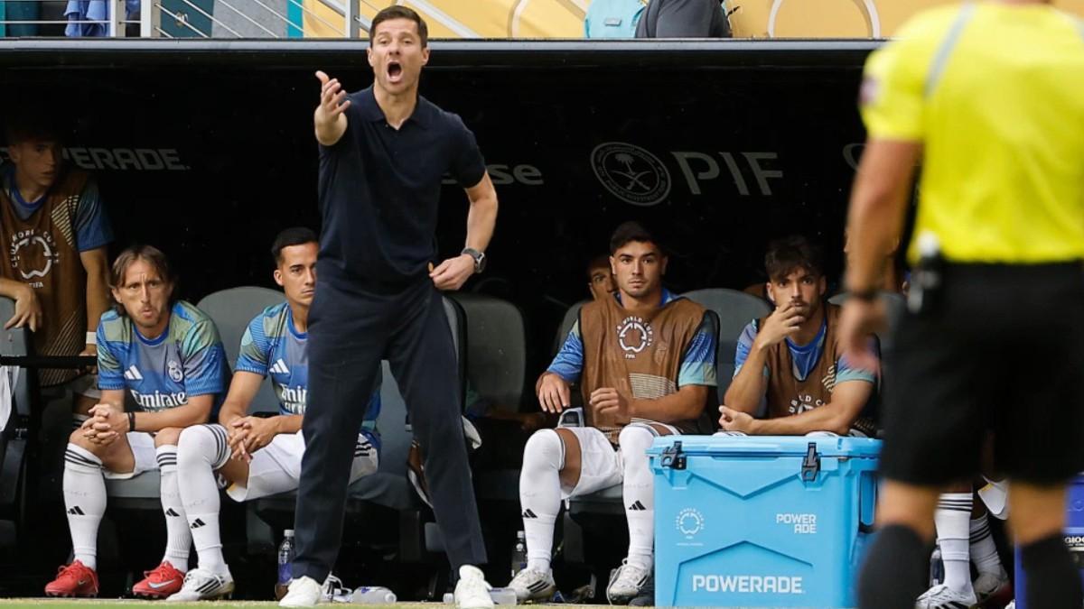 Xabi Alonso órdenes desde el banquillo ante la Juventus