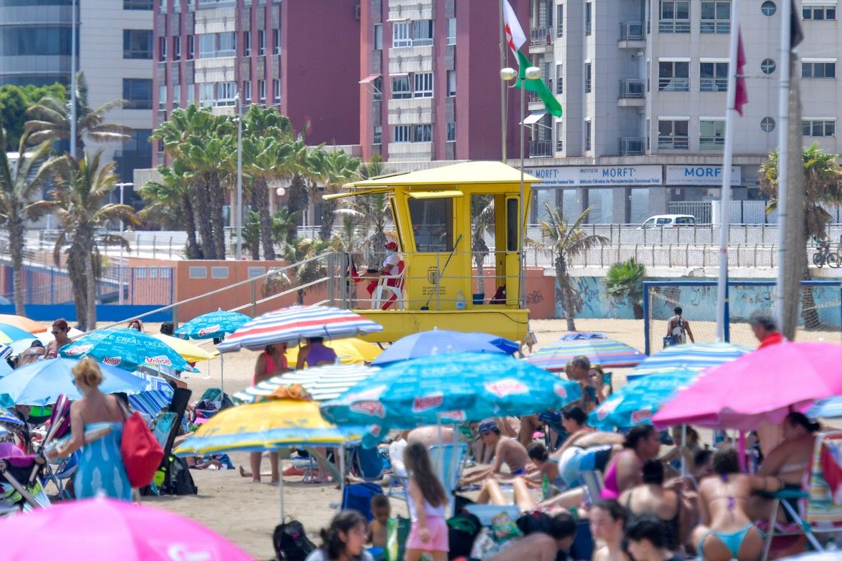 Un sábado de playa en Las Alcaravaneras (21/08/21)