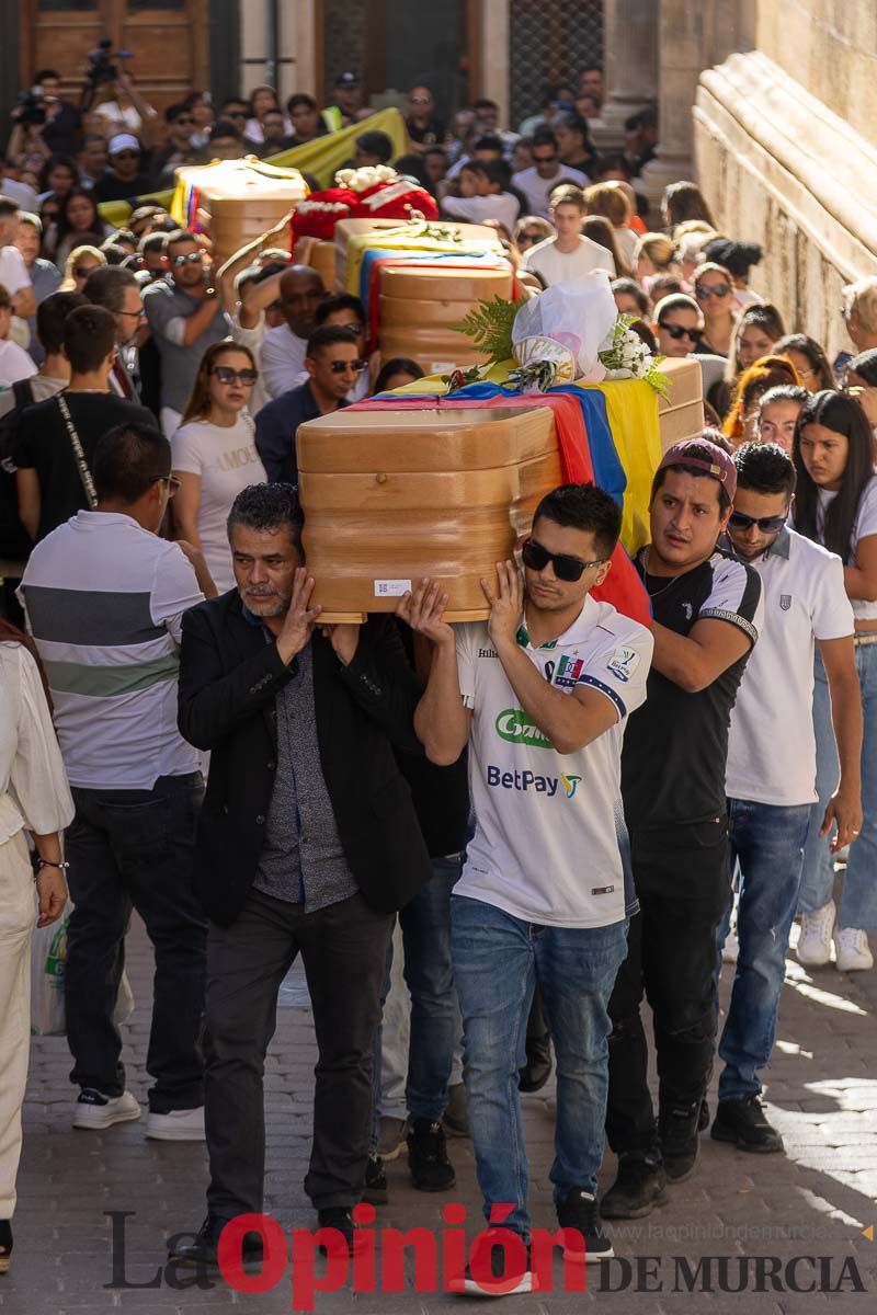 Imágenes del funeral en Caravaca de algunas de las víctimas del incendio en las discotecas de Murcia