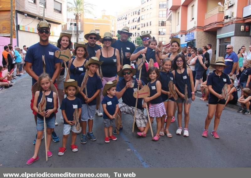 Desfile de peñas y toro