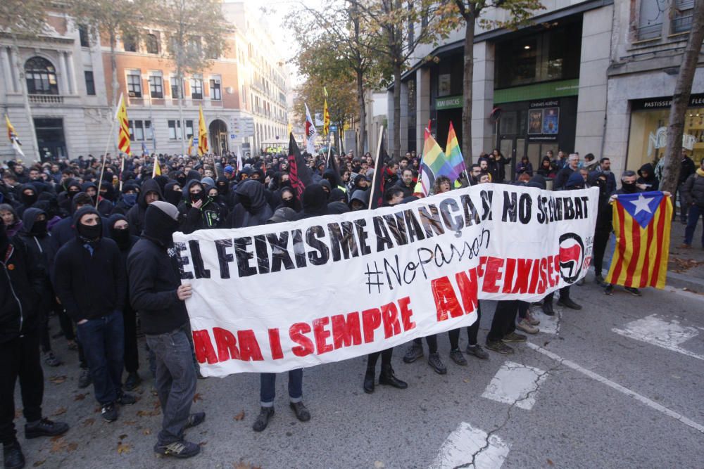 Manifestació contrària a l'acte de Borbonia a Girona pel Dia de la Constitució